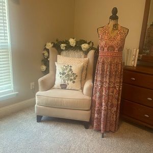 Suite 7 Ladies Maxi sleeveless beautiful summer dress. Zipper back, button neck